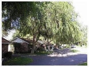 Lazy J Ranch Motel ทรีริเวอร์ส ภายนอก รูปภาพ