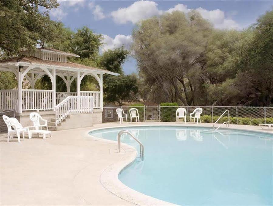 Lazy J Ranch Motel ทรีริเวอร์ส ภายนอก รูปภาพ